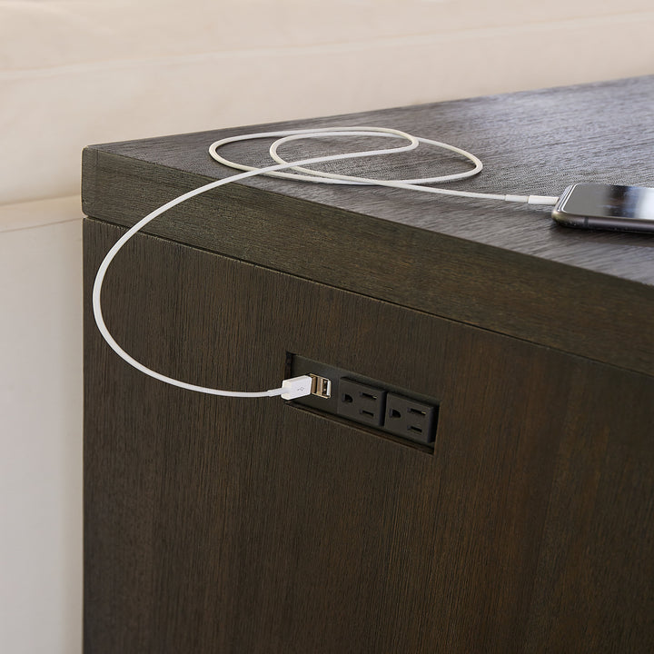 oxford-gathering-table-with-usb-power