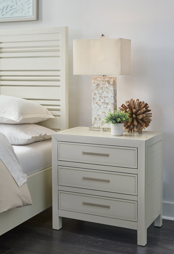 Modus Furniture Mgra81 Retreat Three Drawer Usb Charging Nightstand In Snowfall