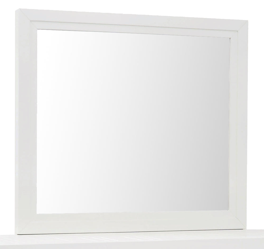 retreat-mirror-in-snowfall