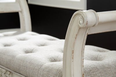 Realyn Accent Bench - White Accent Bench modern furniture Contempo Furniture