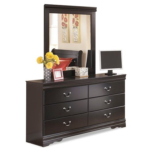 Signature Design by Ashley® Huey Vineyard Dresser and Mirror.