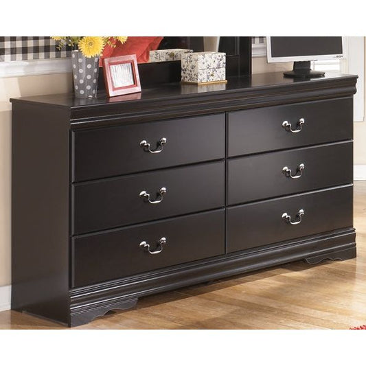 Signature Design by Ashley® Huey Vineyard Six Drawer Dresser.