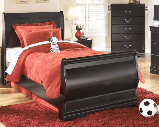 Signature Design by Ashley® Huey Vineyard  Sleigh Bed.