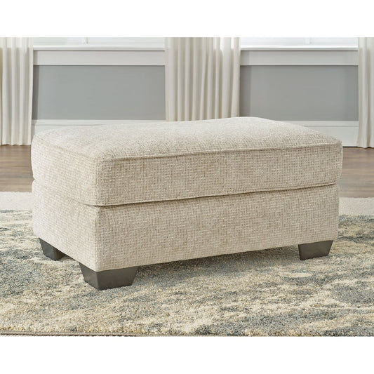 Benchcraft® Haisley Ottoman.