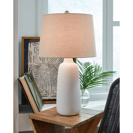 Signature Design by Ashley® Avianic Ceramic Table Lamp (2/CN).