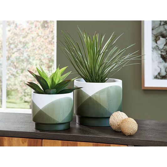 Signature Design by Ashley® Ardenridge Planter Set (2/CN).