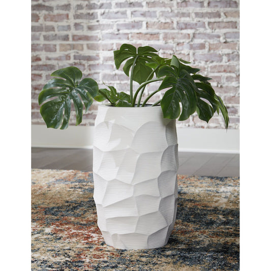 Signature Design by Ashley® Patenleigh Vase.