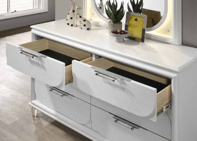 Lareina Dresser - view 3