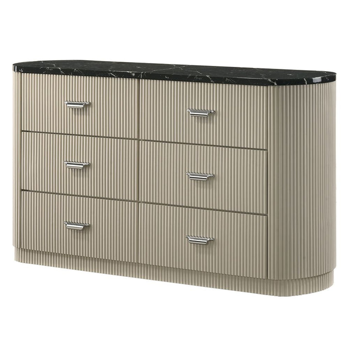 Travonte Dresser