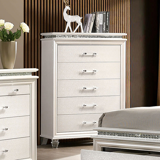 Maddie Chest, Pearl White