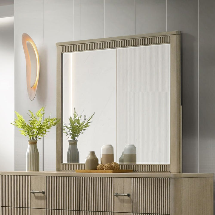 Lakkari Mirror