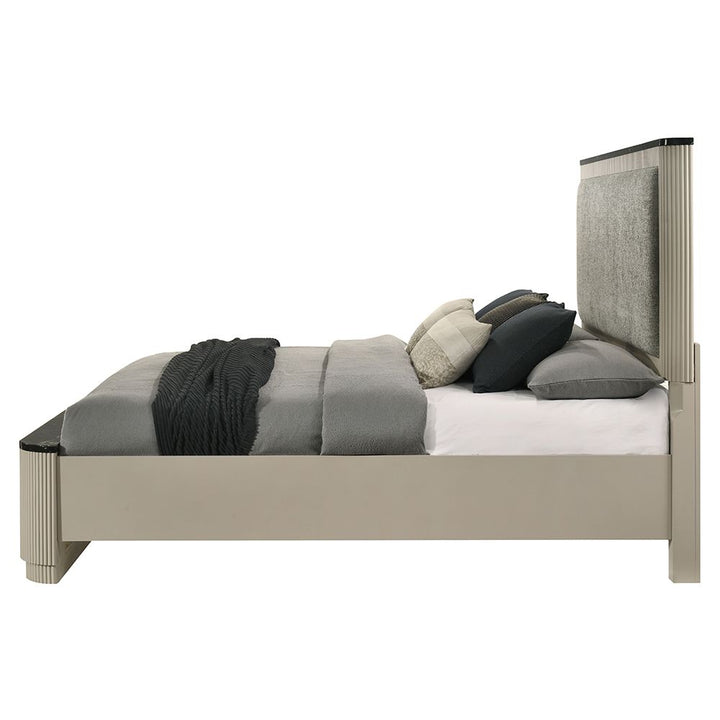 Travonte Eastern King Bed – view 5