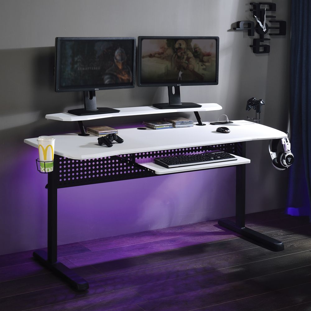 Vildre Gaming Desk with USB