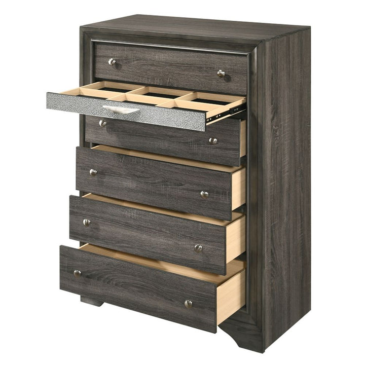 Naima Chest