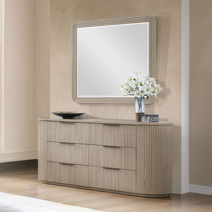 Leanna Mirror