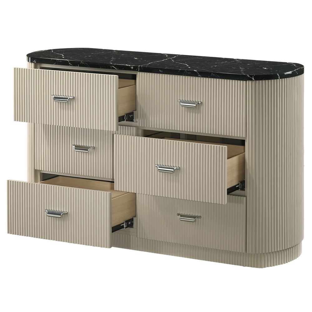 Travonte Dresser