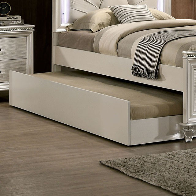 Allie Trundle, Pearl White