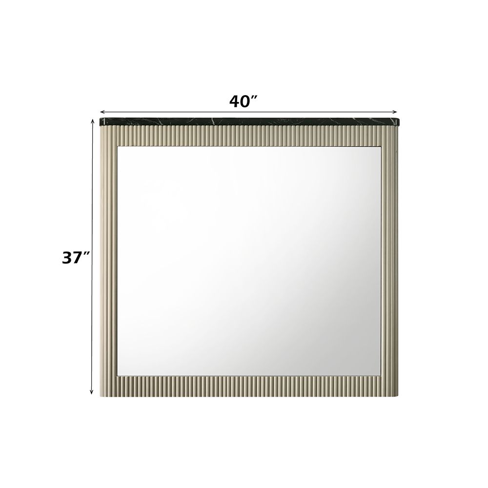 Travonte Mirror