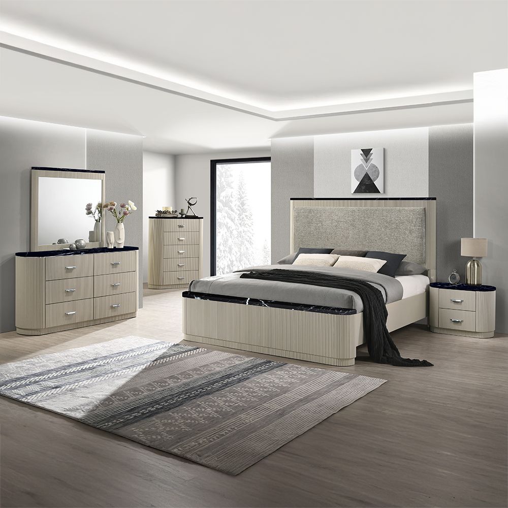 Travonte Eastern King Bed – view 2