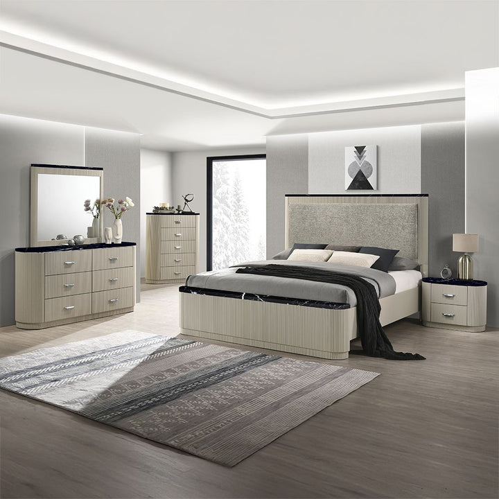 Travonte Eastern King Bed – view 2