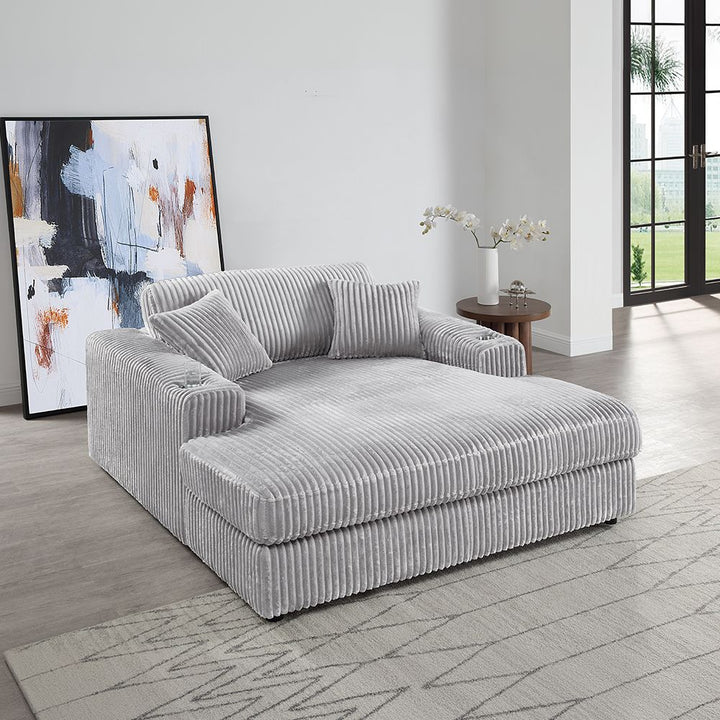Hilde Chaise with 2 Pillows