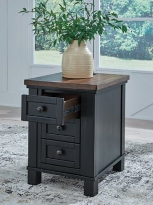Wildenauer Chairside End Table - Black Chair Side Table modern furniture Contempo Furniture