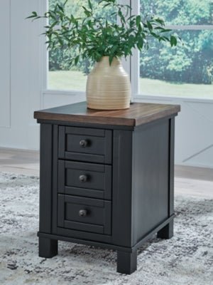 Wildenauer Chairside End Table - Black Chair Side Table modern furniture Contempo Furniture