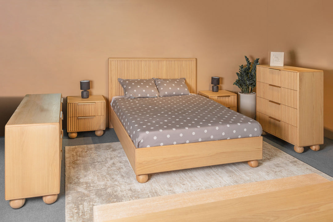 Queen Winters - Modern Natural Oak Bedroom Set